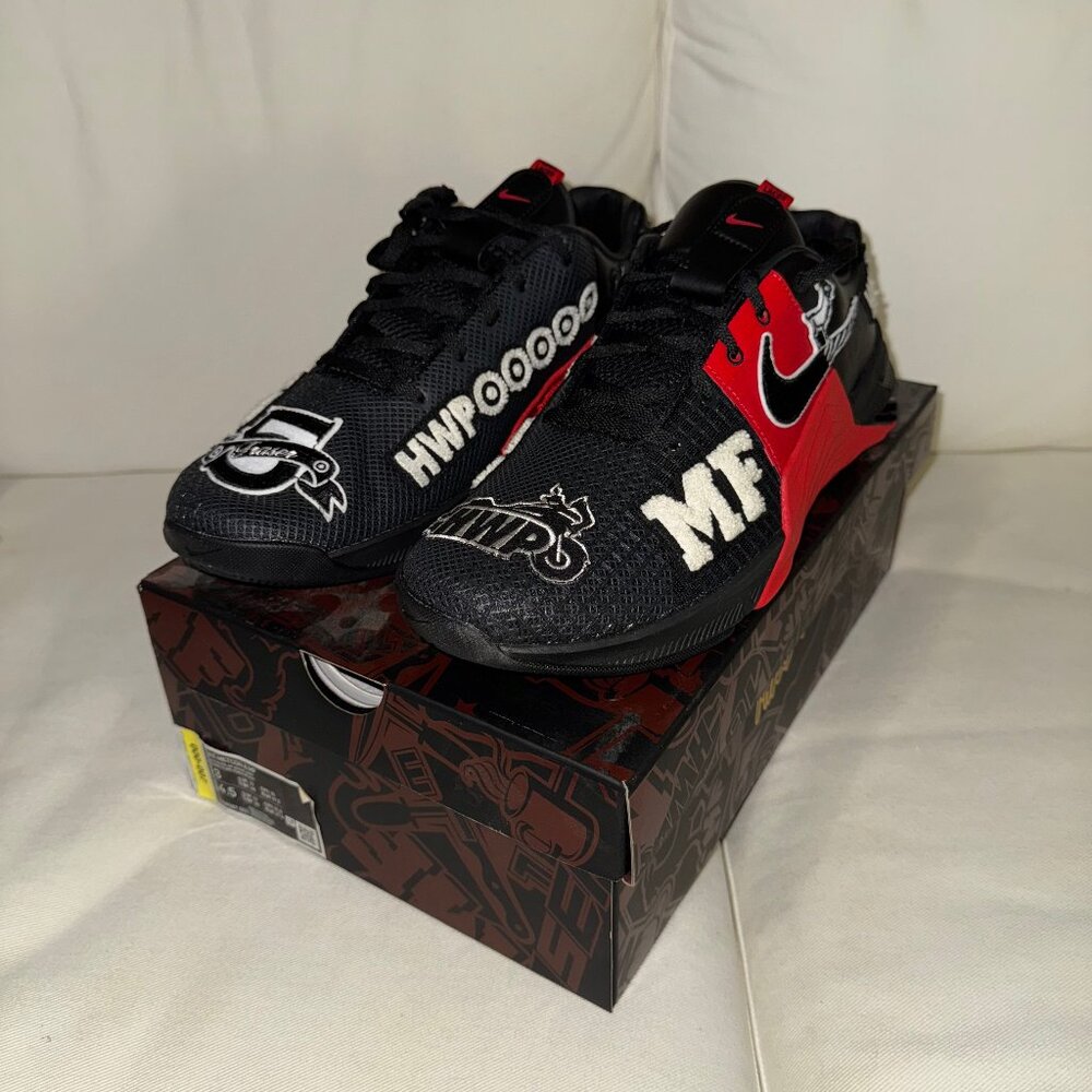 Nike Men's Black and Red Athletic Shoes with Graphic Accents